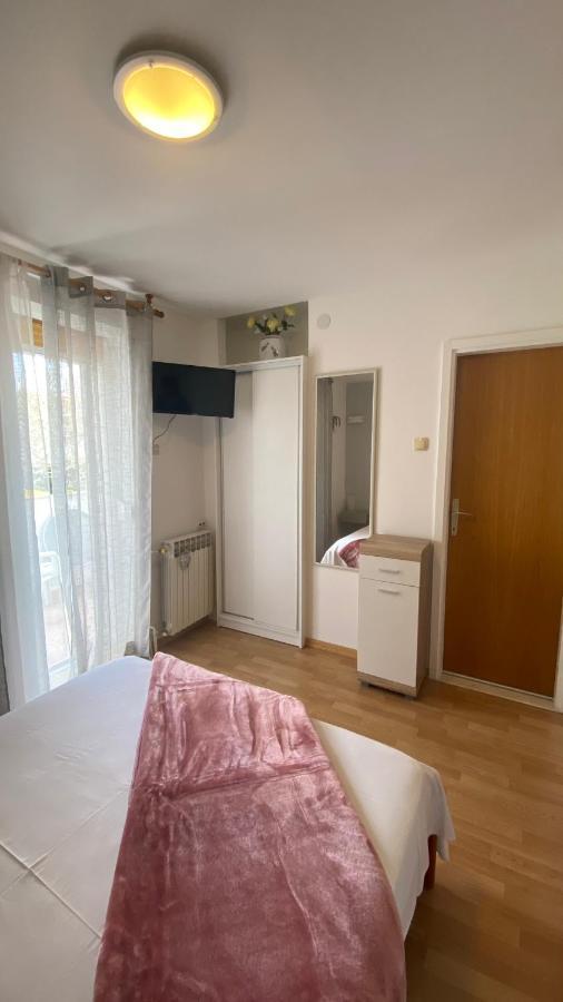 Guest House Tonica Krk Town Esterno foto