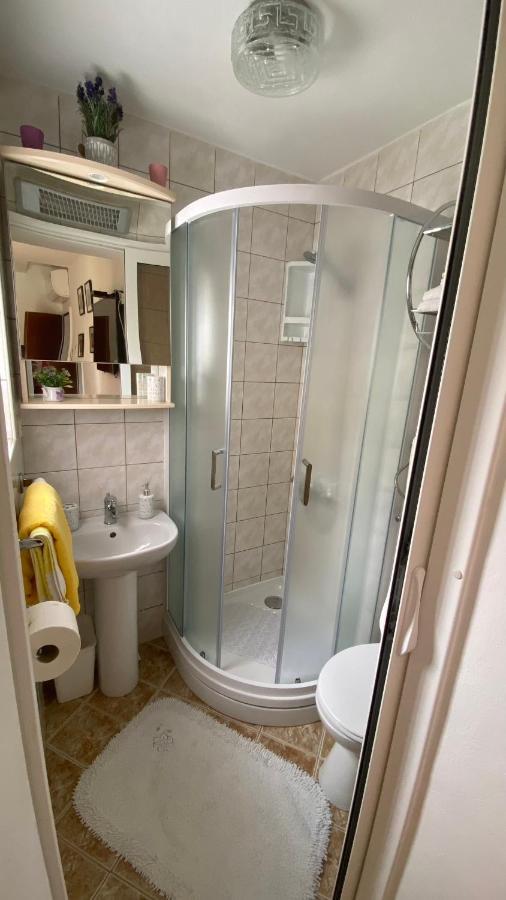 Guest House Tonica Krk Town Esterno foto