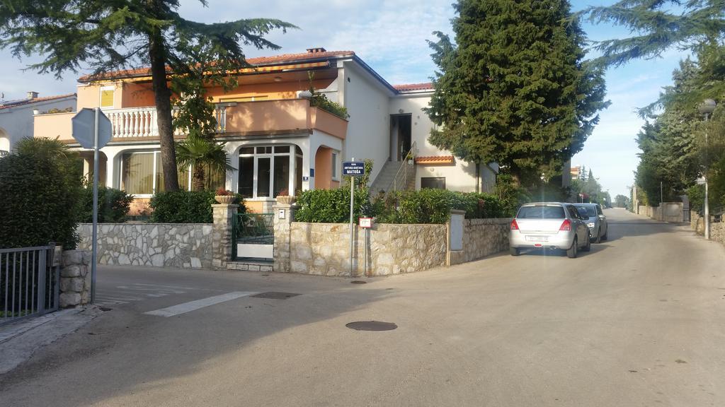 Guest House Tonica Krk Town Esterno foto