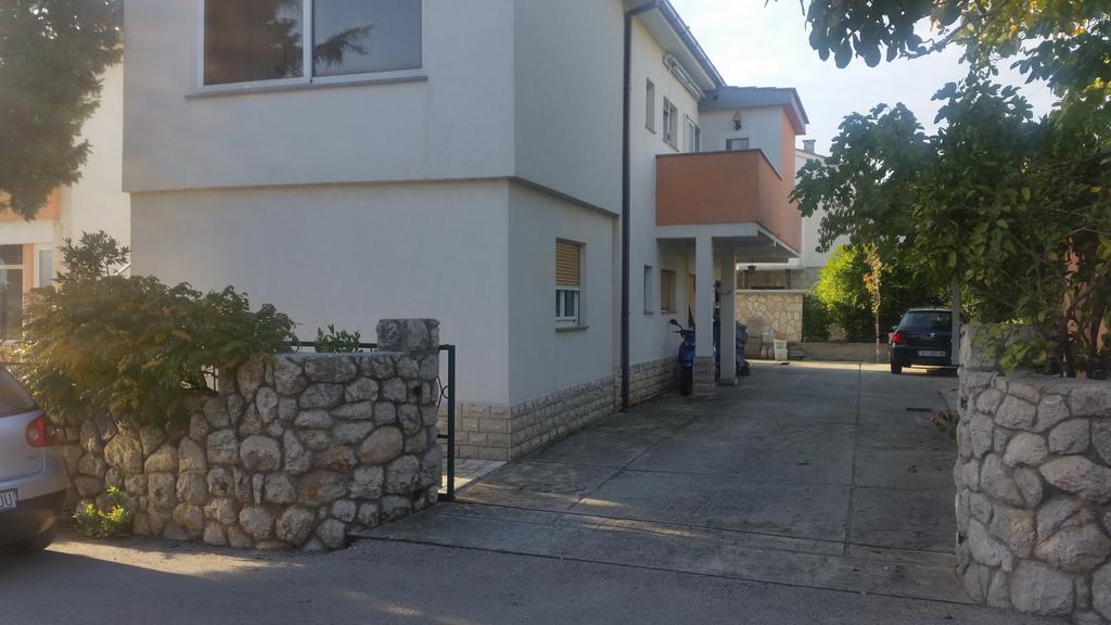 Guest House Tonica Krk Town Esterno foto