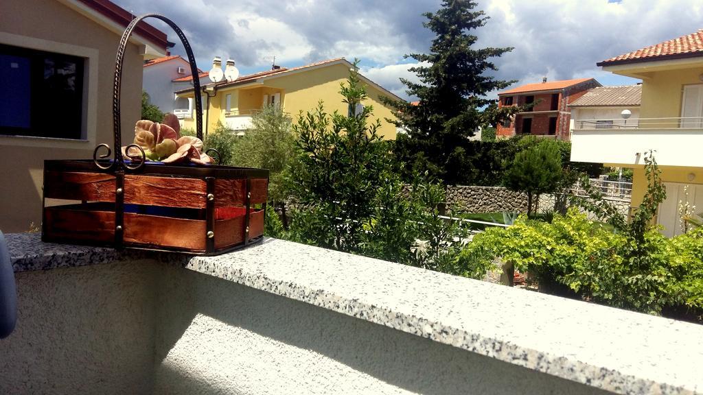 Guest House Tonica Krk Town Esterno foto