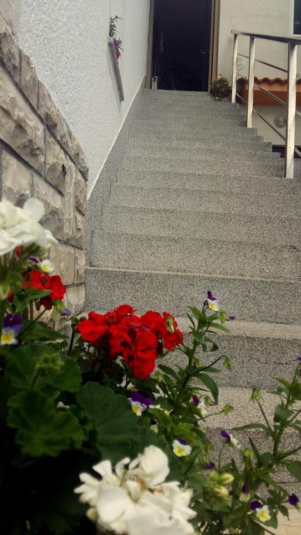 Guest House Tonica Krk Town Esterno foto