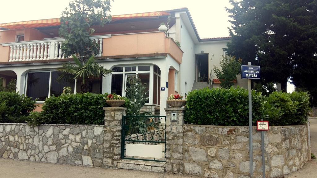 Guest House Tonica Krk Town Esterno foto