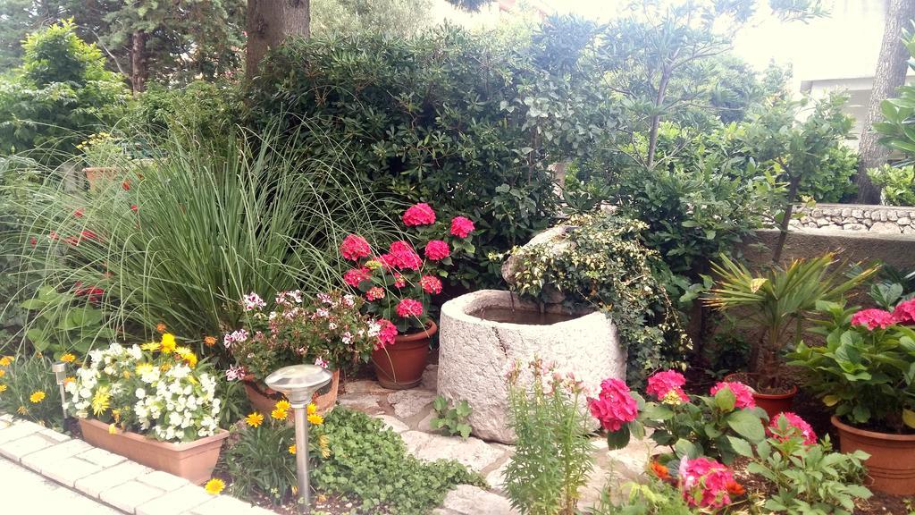 Guest House Tonica Krk Town Esterno foto