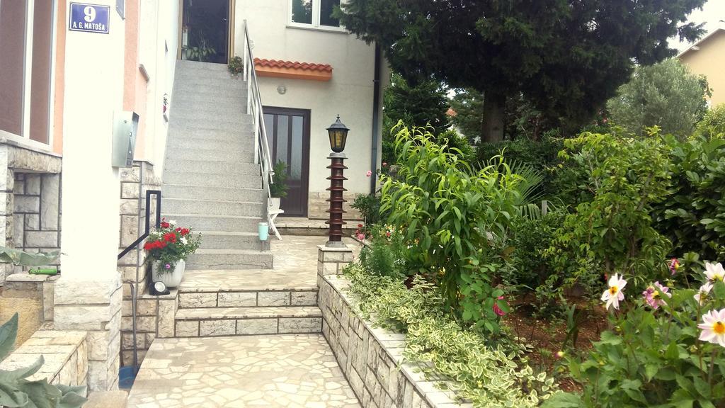Guest House Tonica Krk Town Esterno foto